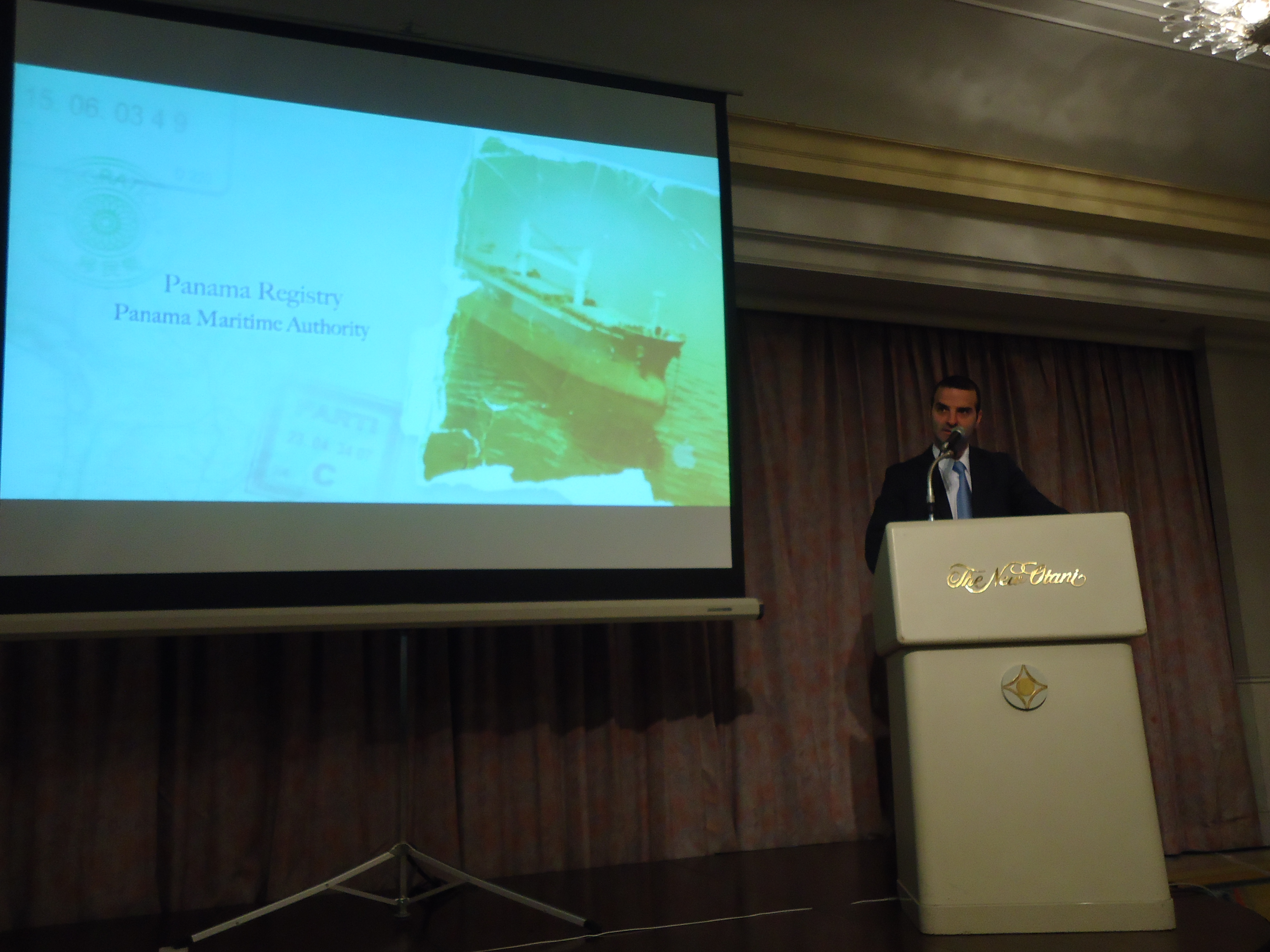 H.E. Jorge Kosmas Sifaki, Ambassador of Panama in Japan delivering the opening remarks at the seminar.