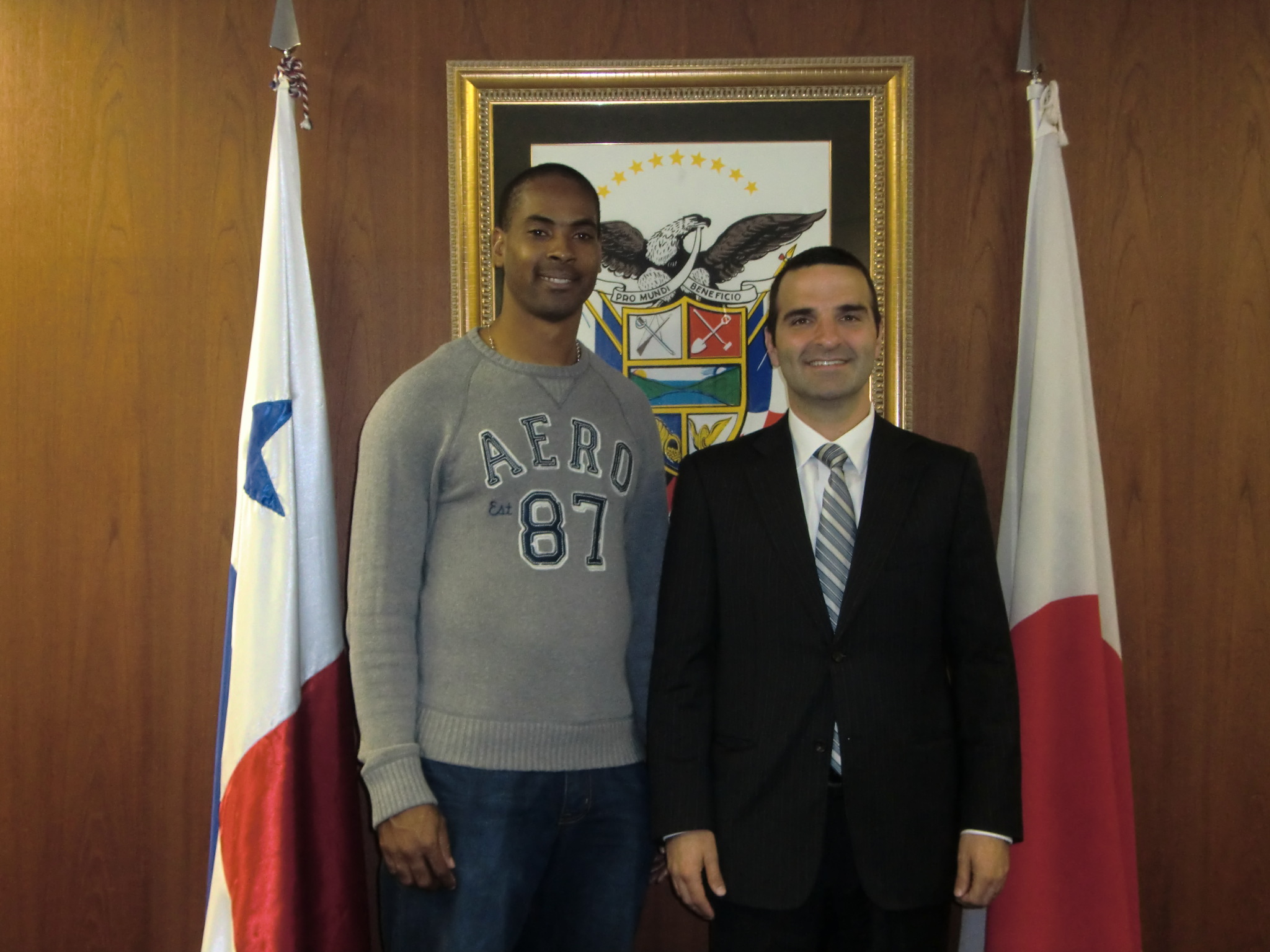 From left to right, Mr. Manuel Alcides Acosta and H.E. Jorge Kosmas Sifaki, Ambassador of Panama to Japan.