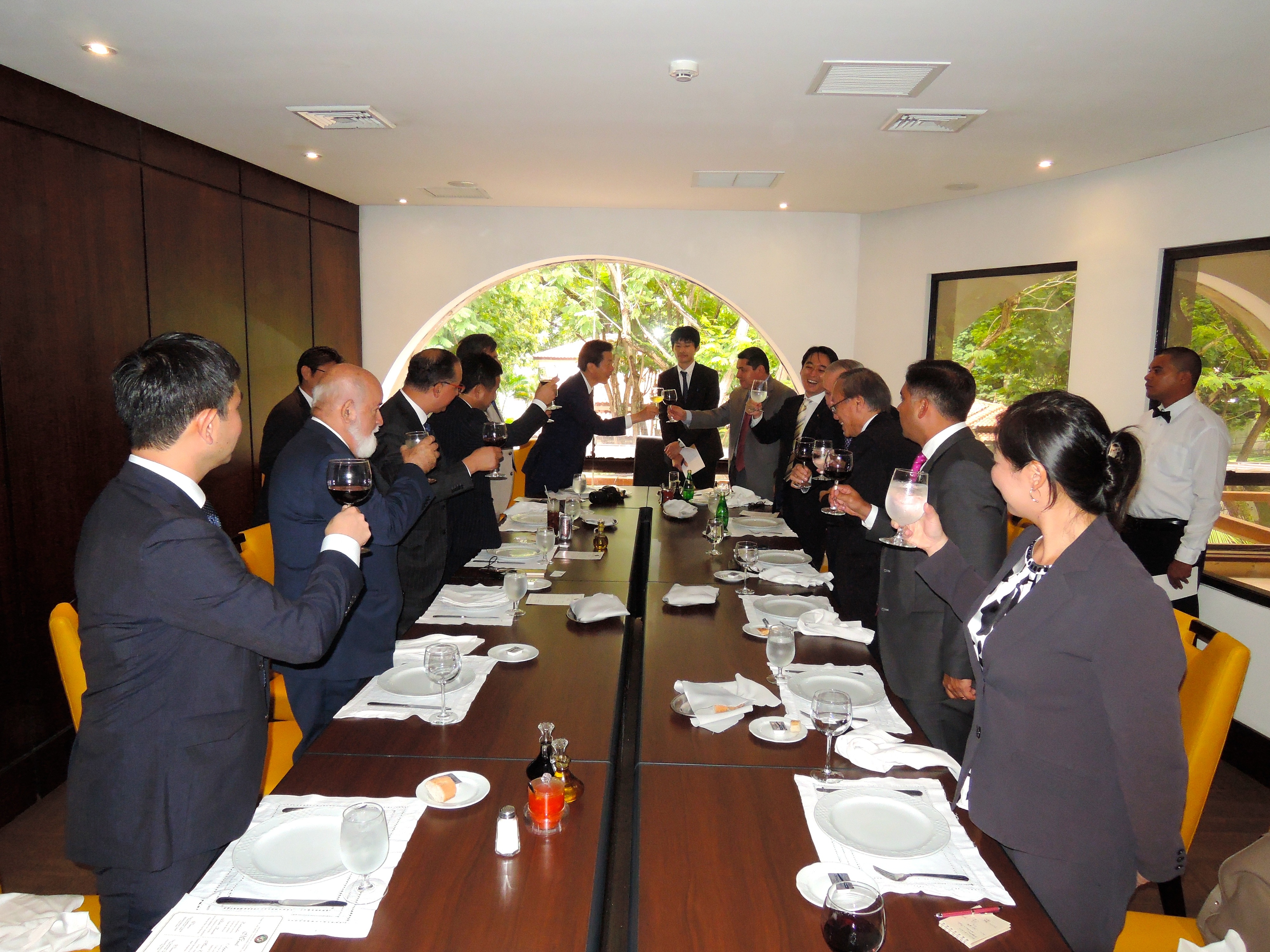 Visita a las esclusas de Miraflores Lunch with Diet members and the Panamanian parliamentary group