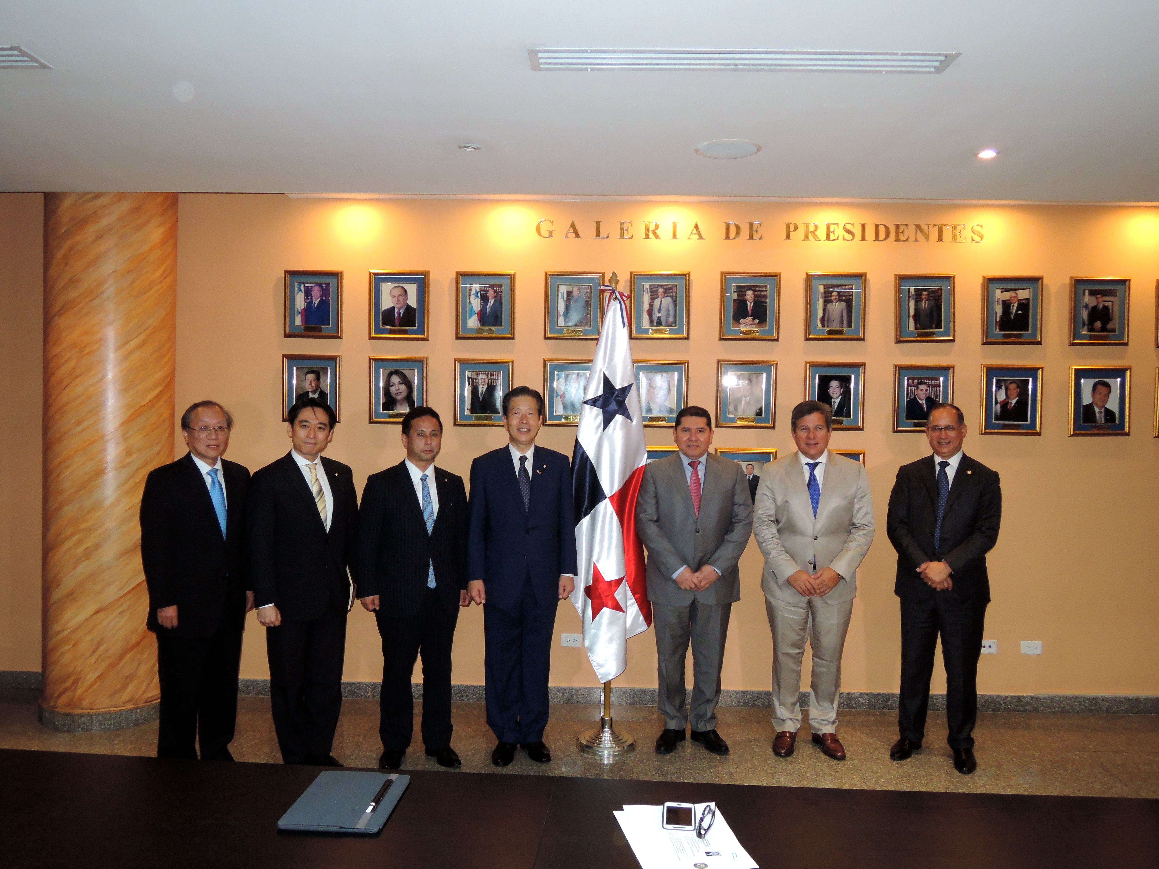 Visita a las esclusas de Miraflores Visit to the President of the National Assembly