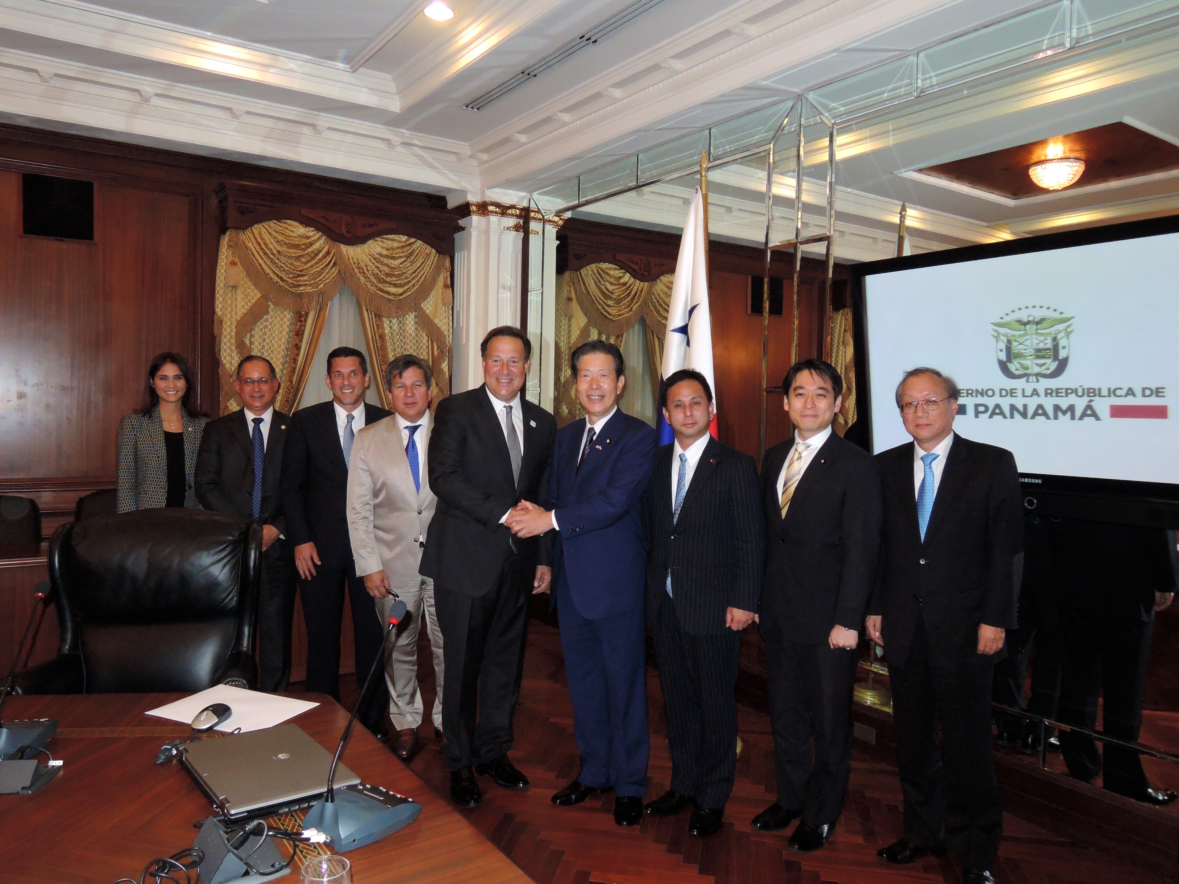 Visita a las esclusas de Miraflores Courtesy visit to President Varela