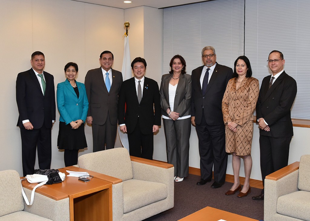 中米統合機構（SICA）加盟国各国大使と中山泰秀外務副大臣