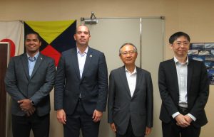 （写真左から）ゲバラ セグマル東京チーフ、ペレ大使、海谷 海事局長、石田 国際企画調整官