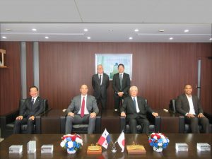 （左から）井上取締役、ペレ大使、瀧川社長、ゲバラチーフ、太田部長、鈴木部長